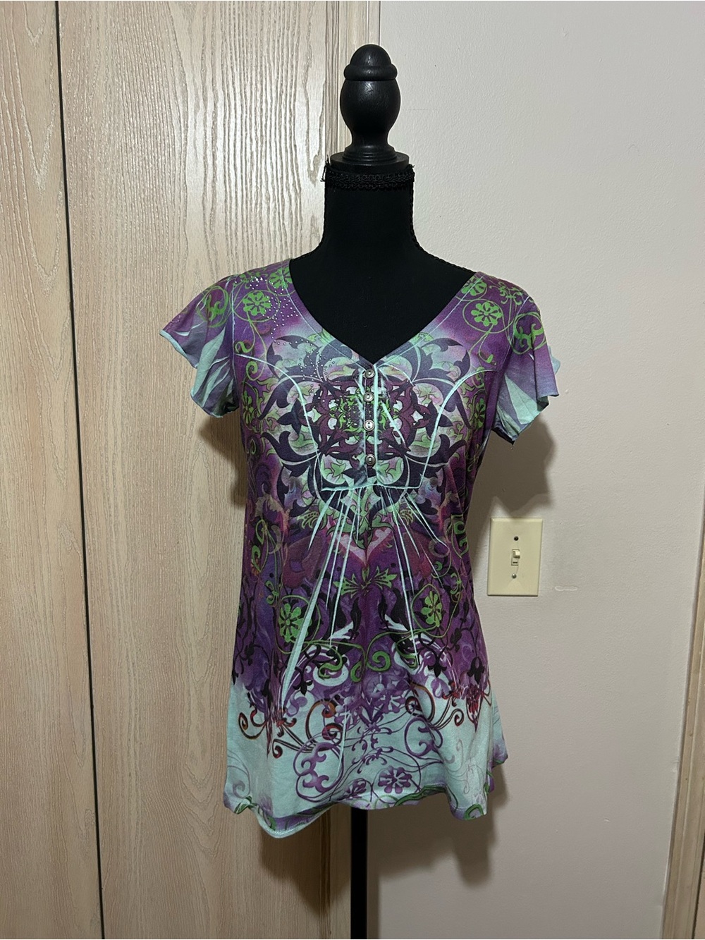 ONE WORLD Purple and Mint V-Neck Graphic Blouse